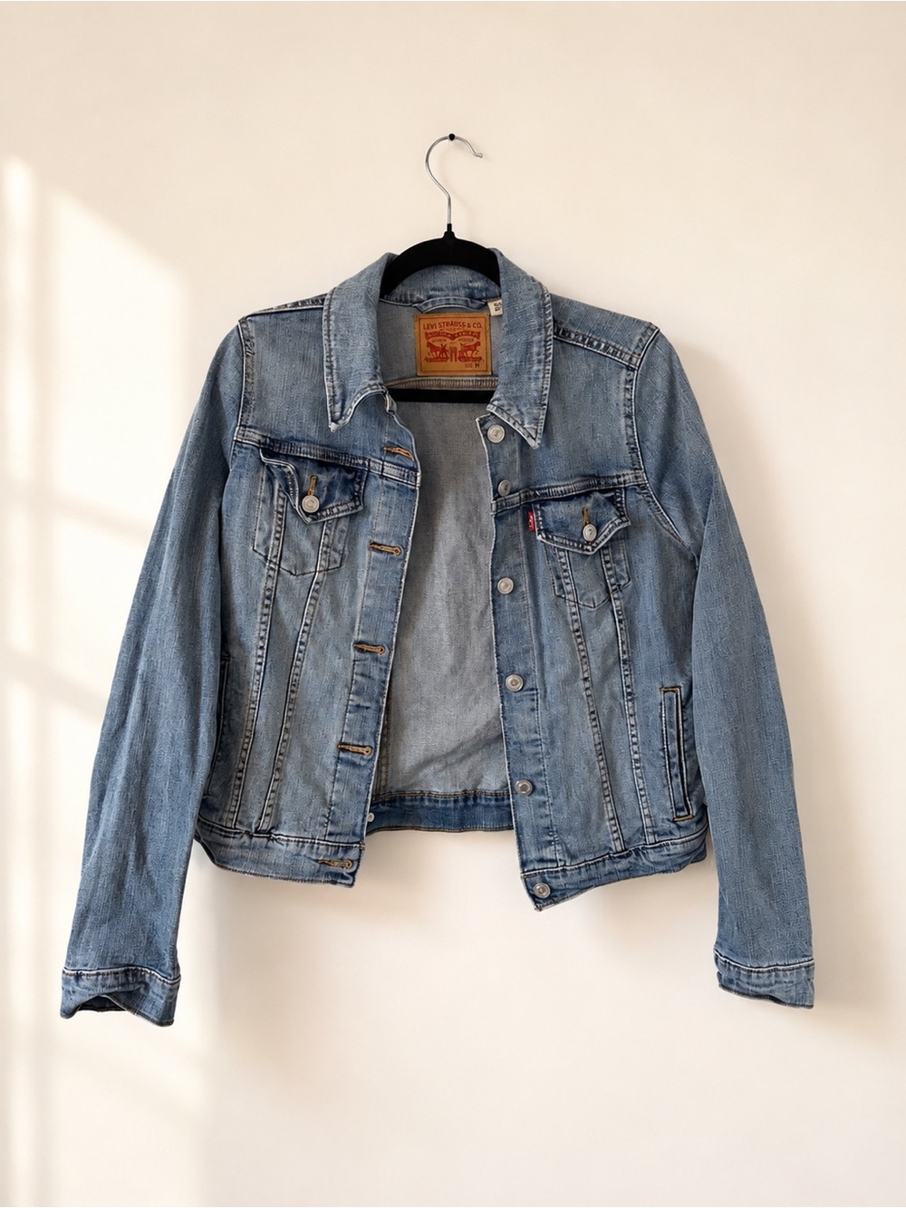 Levi’s Original Trucker Denim Jacket Women’s M Light Wash